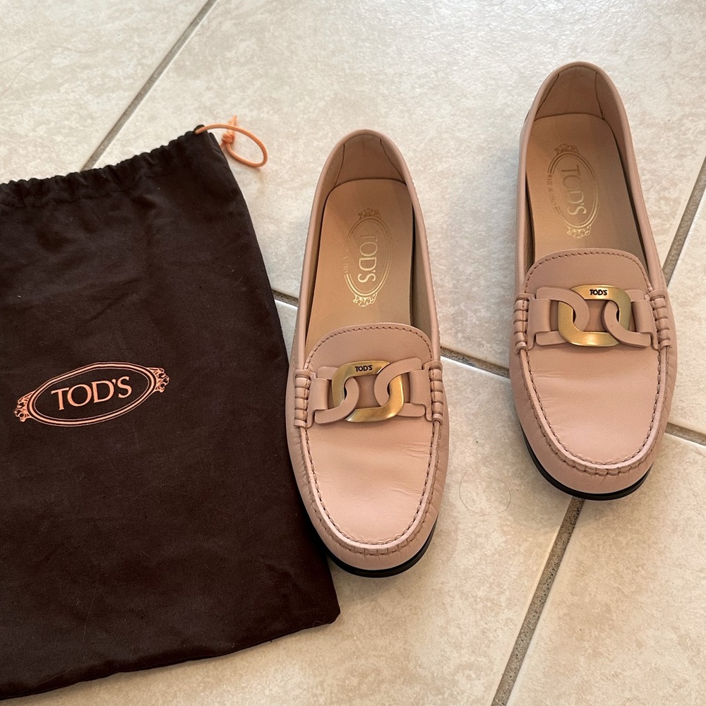 EUC Tod’s Leather Loafers - pale pink - 39.5